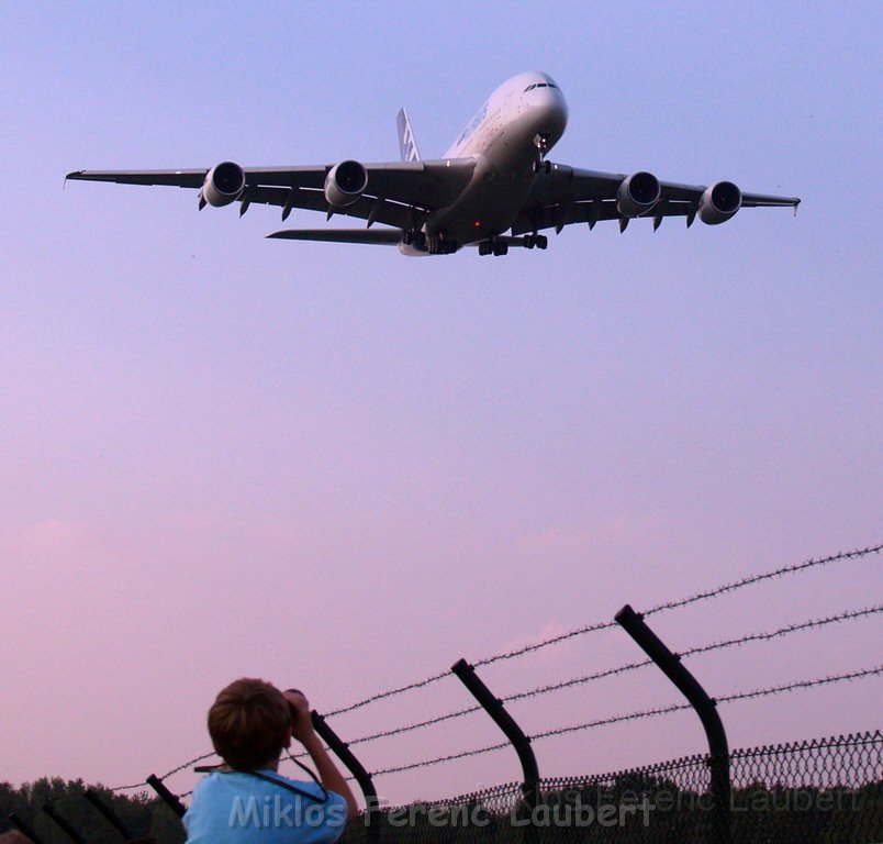 Warten auf den Airbus 380 Koeln Bonn P287.JPG